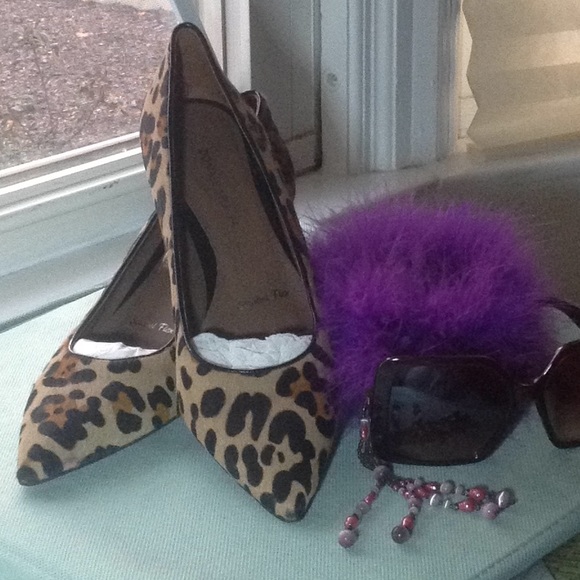 Donald J. Pliner Shoes - NWOB❗️NEVER WORN ❗️Leopard Hair Pump.